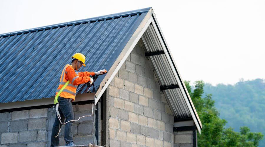 Professional Flat Roofing Installation in Cumming, IA